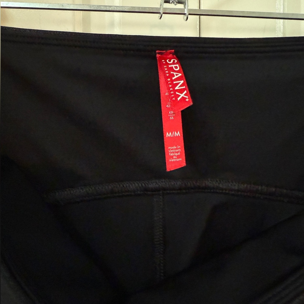 🖤 SPANX Faux Leather Leggings – Black (Size Medium)